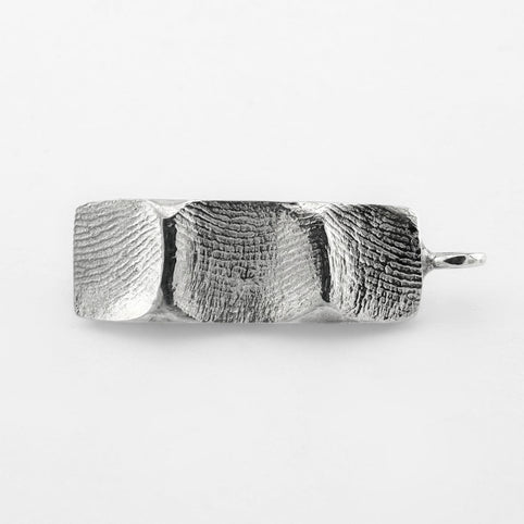Capturing a Family’s Fingerprints on a Family Fingerprint Bar