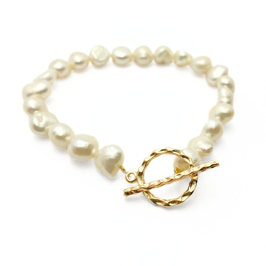 Freshwater pearl bracelet with gold accent