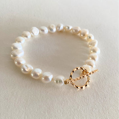 Baroque freshwater pearl bracelet with gold clasp